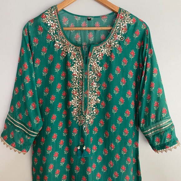 NWT Kurta with Golden Neck Embroidery and Golden Satin Pants - Picture 3 of 17